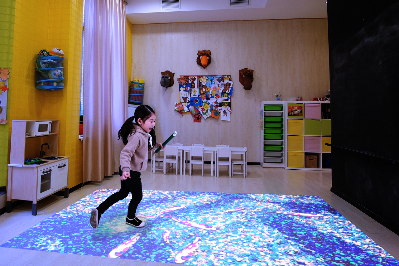 Use any projector to add interactive fish to your floor! | LUMOplay